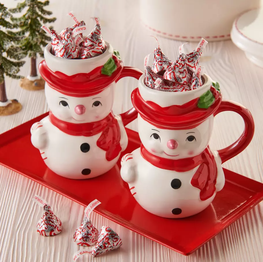 HERSHEY'S KISSES Candy inside two snowman mugs