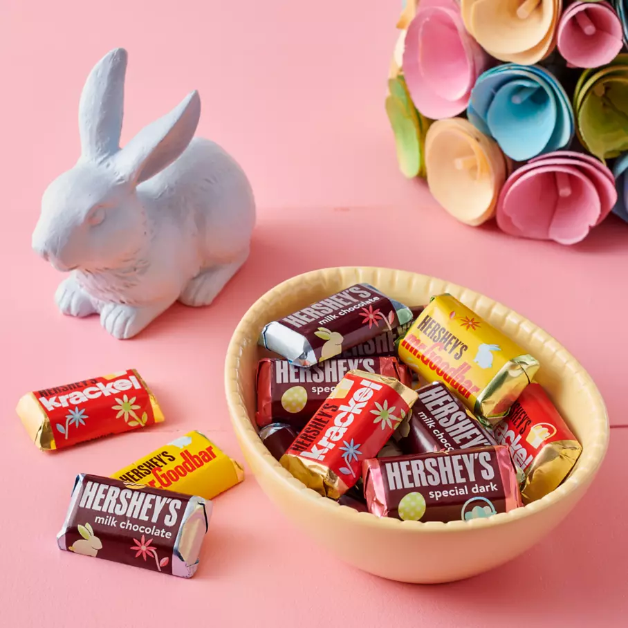 Assorted HERSHEY'S candies inside decorative bowl