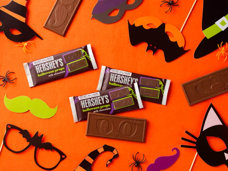 HERSHEY'S Halloween Props Milk Chocolate Candy Bars, 1.55 oz, 6 pack