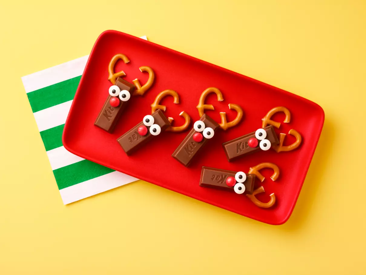 KIT KAT® Holiday Candy Bar themed reindeer on decorative tray