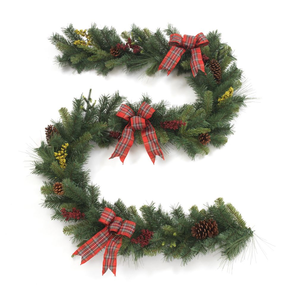 Christmas Wreaths &amp; Garlands | The Home Depot Canada