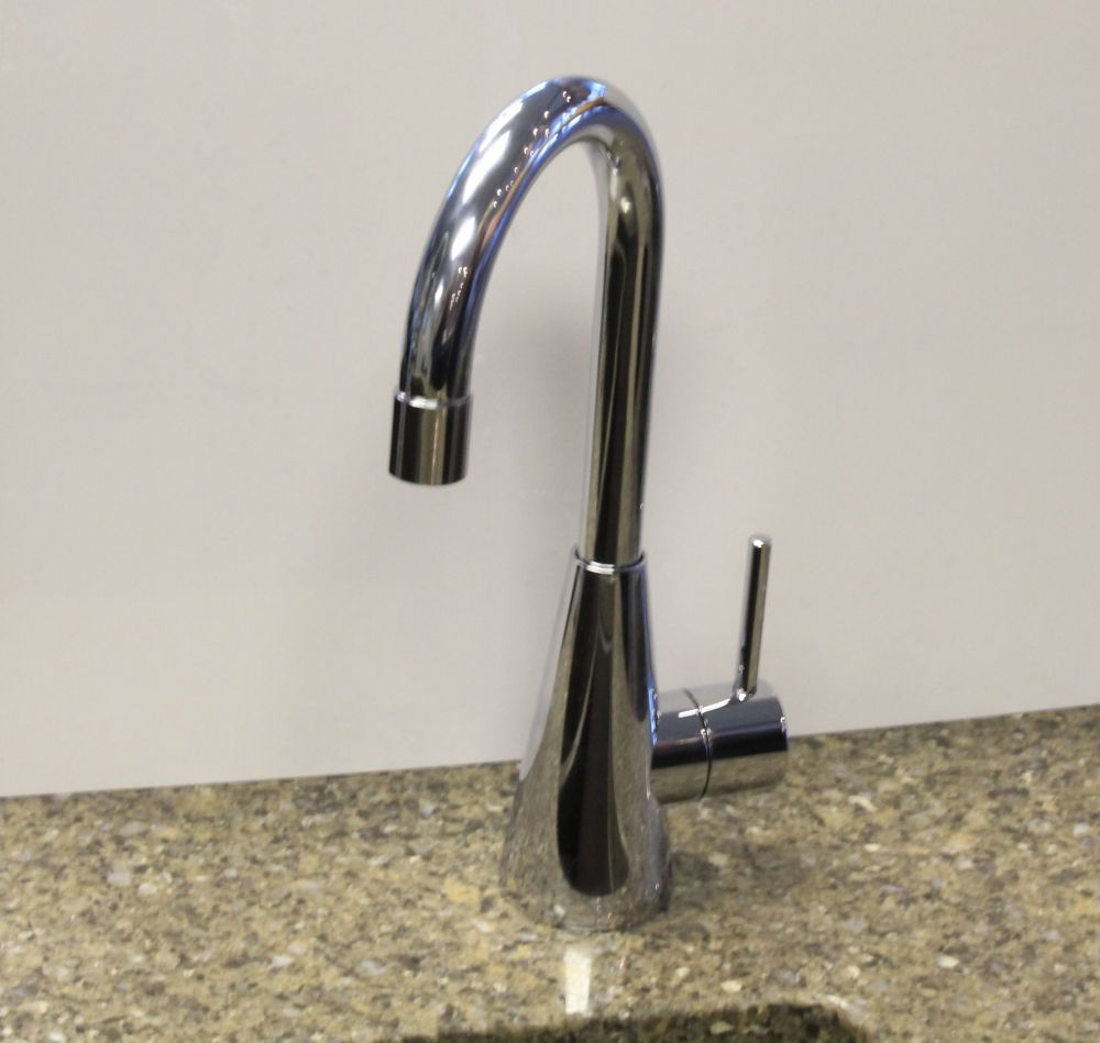 Single Handle Kitchen Faucets in Canada : CanadaDiscountHardware.com