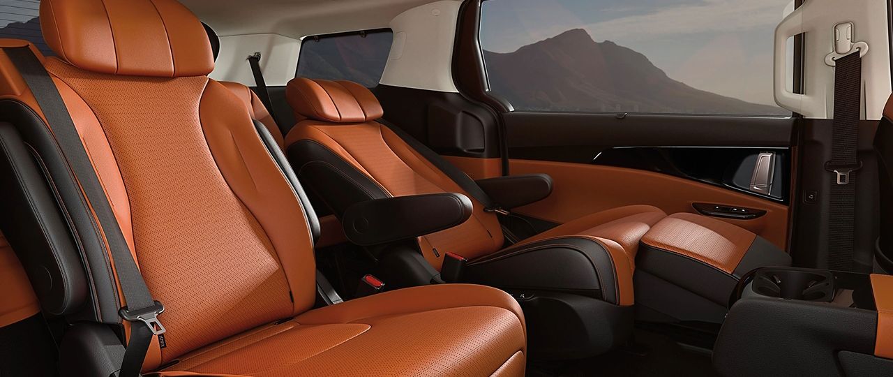 2024 Kia Carnival With 2nd Row VIP Lounge Seating Three-Quarter View