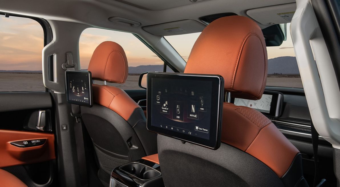 https://s7d2.scene7.com/is/image/kiamotors/kia_carnival_2024_feature-showcase_dual-screen-rear-seat:S?dpr=on%2C2.625