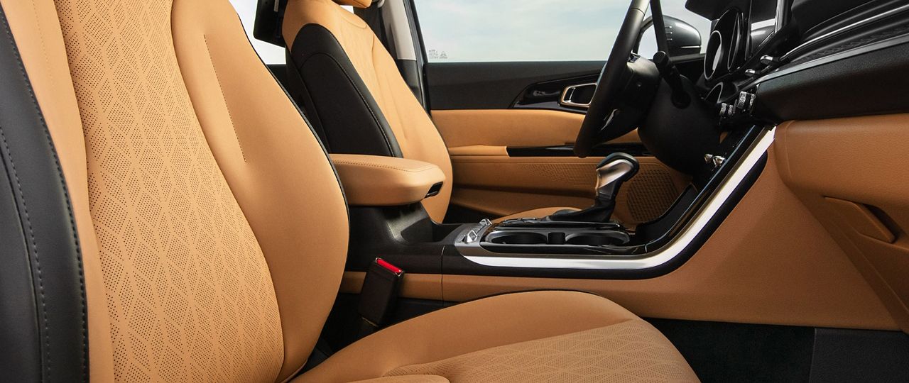 2024 Kia Carnival Front Passenger Luxurious Seat Trim Side-View