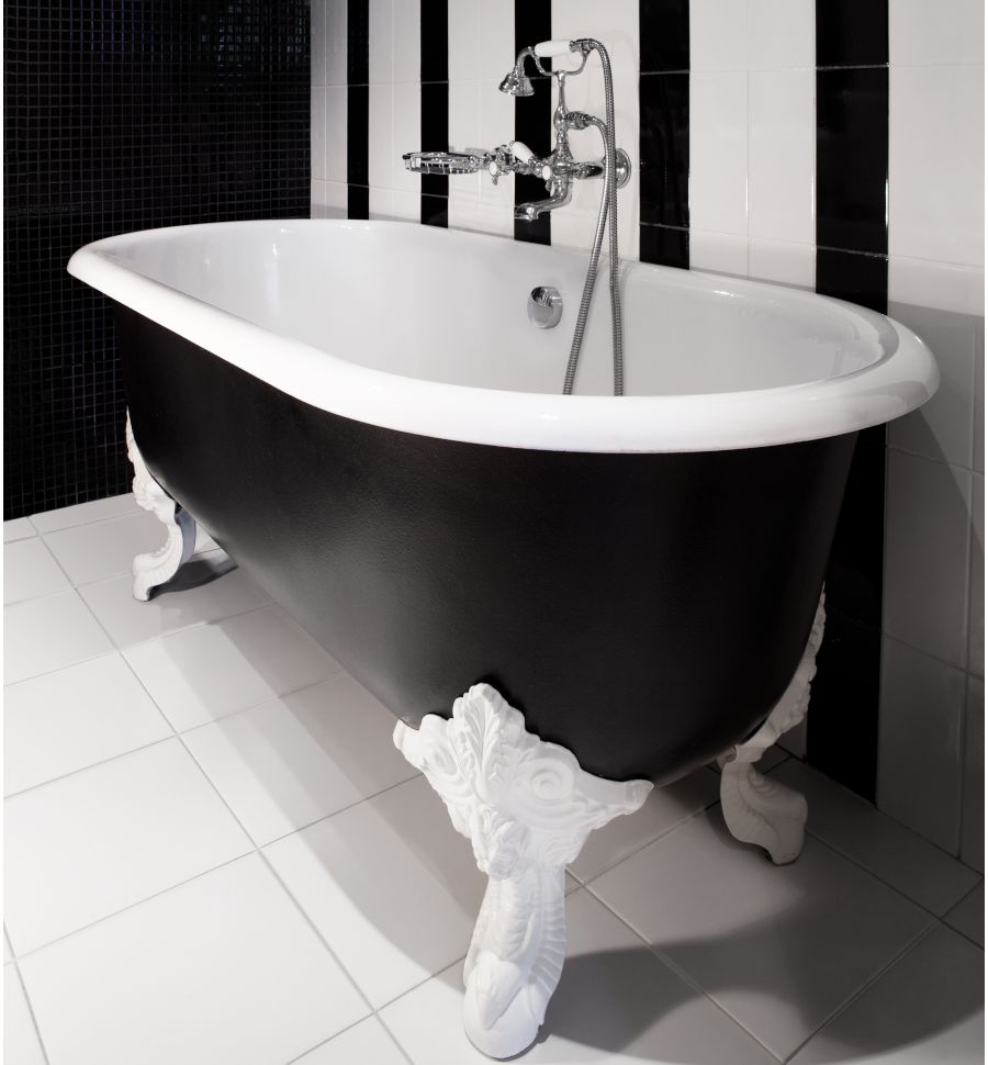 La Baignoire Sur Pied Dans La Salle De Bains