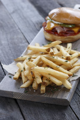 Lamb Weston® Stealth Fries® 5/16" Thin Regular Cut SkinOn Lamb Weston®