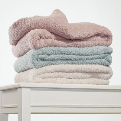 The Coziest Gift: Barefoot Dreams Throws & More
