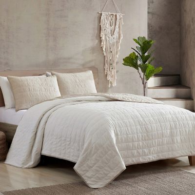 Bedding & More Feat. Quilt Sets