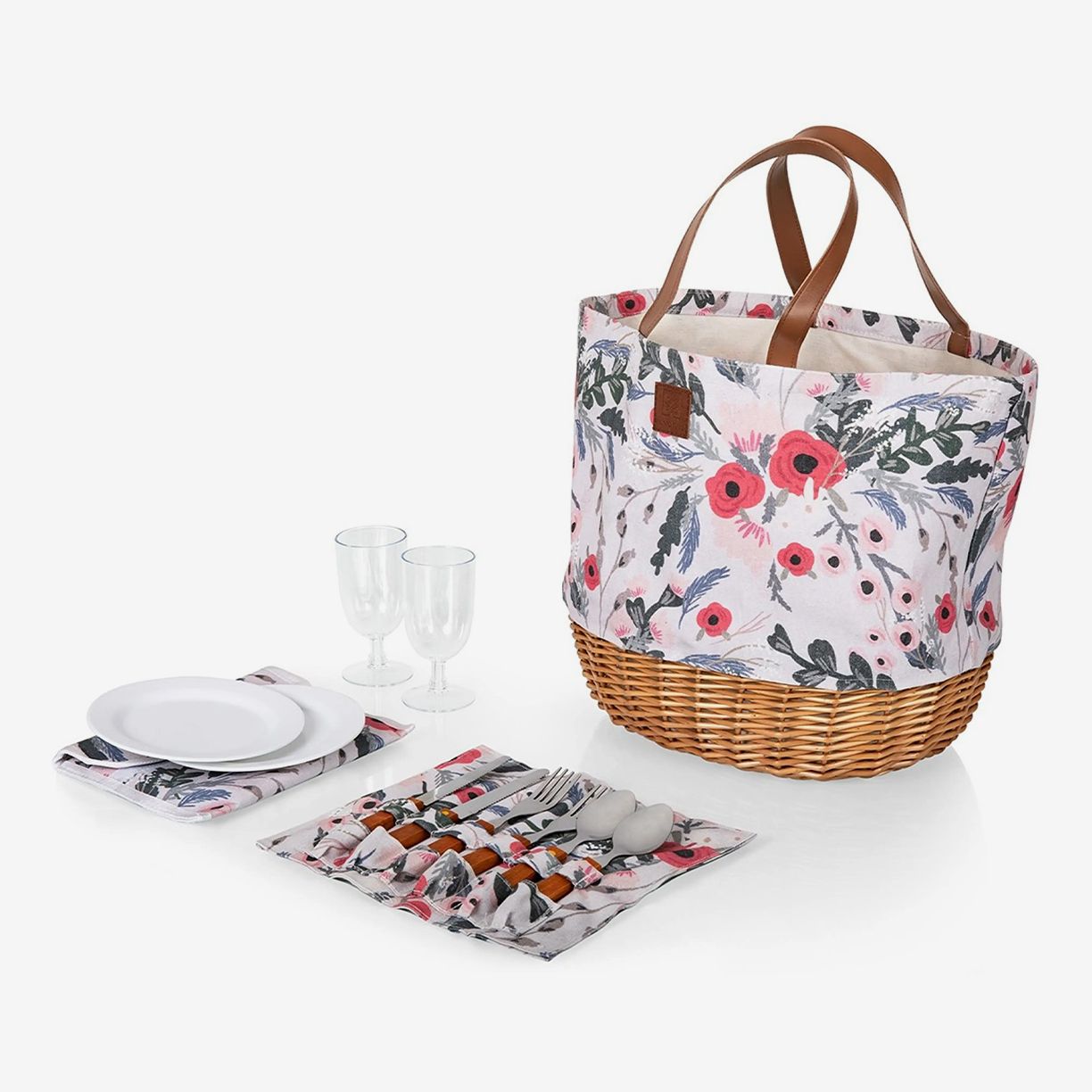 Dine Outdoors: Picnic Baskets, Beach Chairs, & More
