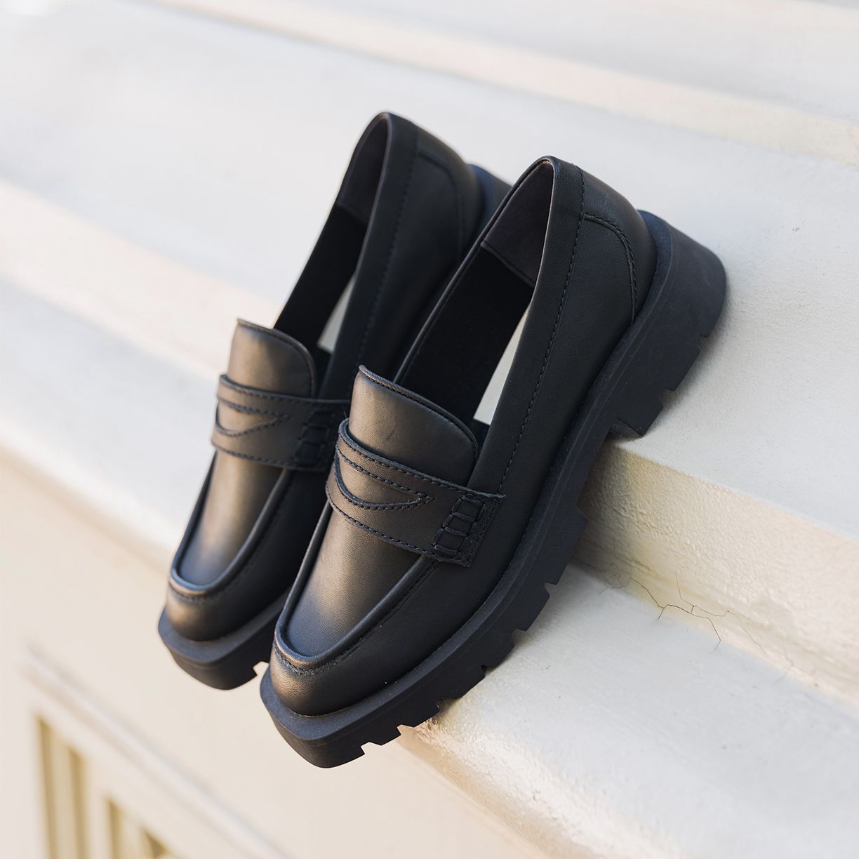 Trendy Flats & Loafers Up to 60% Off