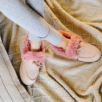 Cozy Slippers Feat. Bearpaw Up to 50% Off