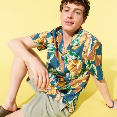 Spring Style: Men's Vacation Looks Up to 60% Off