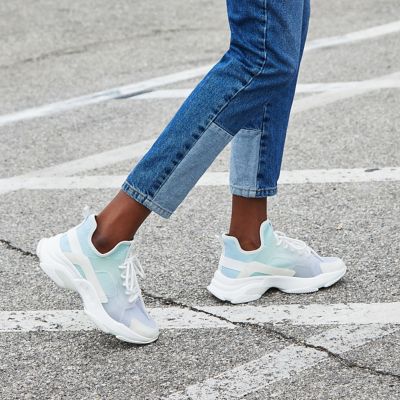 Sneaker Shop: Lifestyle Sneakers Up to 60% Off