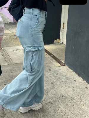 Wide-Leg Cargo Jeans | Nuuly