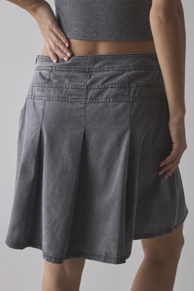 Ginny Double Buckle-Front Pleated Knee-Length Skir | Nuuly