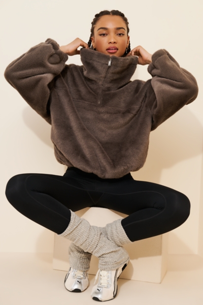 購入価格9800円　新品　ファー　ベスト　ブラウン　トップス　powantolune patra mellowneon Alpine Faux Fur Half Zip | Nuuly