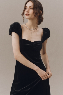 Sweetheart Puff-Sleeve Velvet Lace-Back Maxi Dress