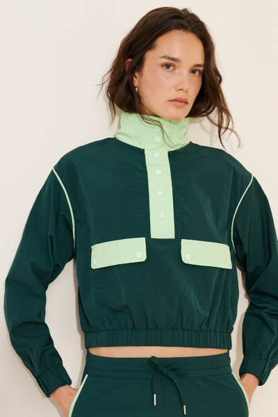 Mock Neck Colorblock Windbreaker | Nuuly