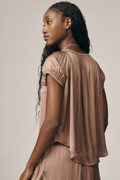 The Amber Short-Sleeve Silky Top | Nuuly