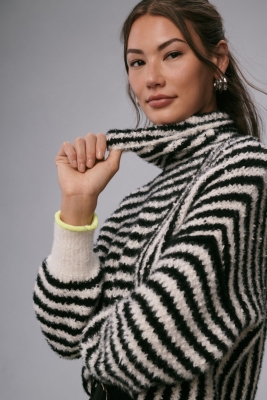 Illusion Stripe Turtleneck Sweater | Nuuly