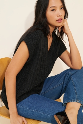 Oversized Cable-Knit Sweater Vest | Nuuly