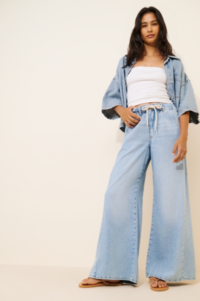 The Adi Mid-Rise Frayed Relaxed Flare Jeans: Pull- | Nuuly