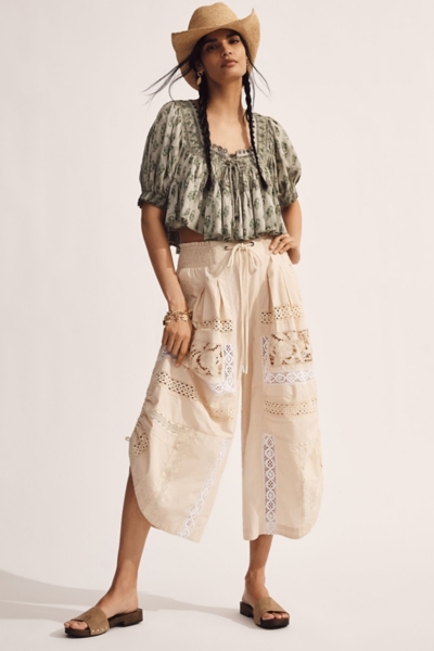 ルーシー Lace Ruched Cropped Wide-Leg Pants | Nuuly