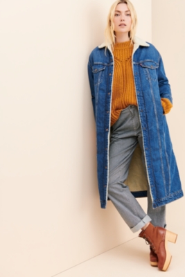 Levi's extra long trucker jacket hotsell