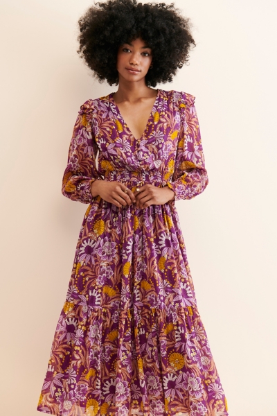 pearl midi dress this sleeveless midi dress features a graceful scoop neckline adorned with delicate pearl embroidery Vestido Midi Caterina Pearl -