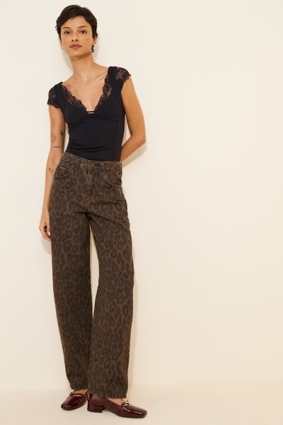 Logan Buckle Baggy Barrel Jeans | Nuuly