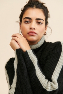 3 Tone Turtleneck Sweater | Nuuly