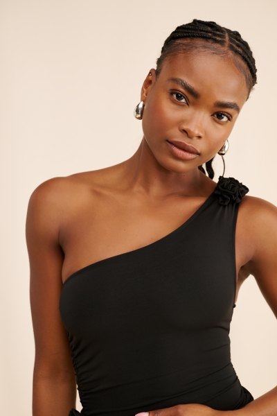 Rose&amp;Oliue ノースリーブ トップス Black Asymmetrical Off the Shoulder Neckline Top | Lime Lush Boutique