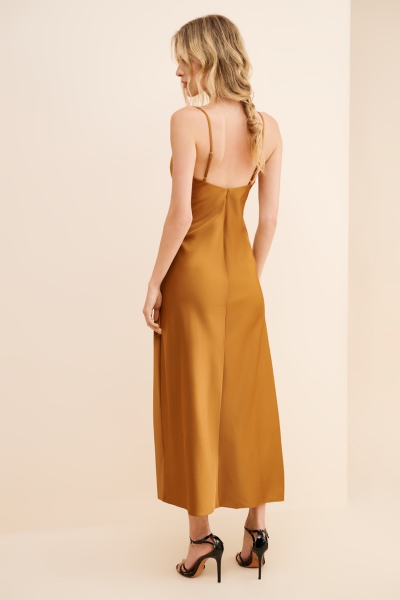 satin esme maxi dress Esme Plunge Satin Maxi Dress / Red | MESHKI