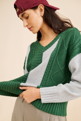 Mixed V-Neck Sweater | Nuuly