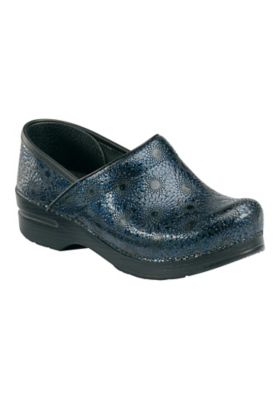 dansko men's nursing shoes