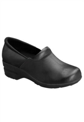 cherokee nursing clogs