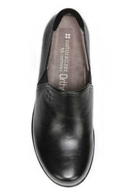 naturalizer nursing shoes