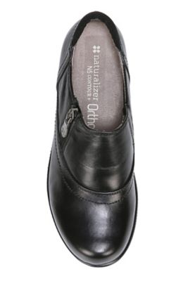 naturalizer nursing shoes