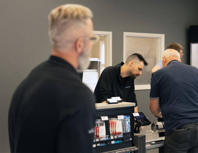 Sherwin-williams employee assisting customer