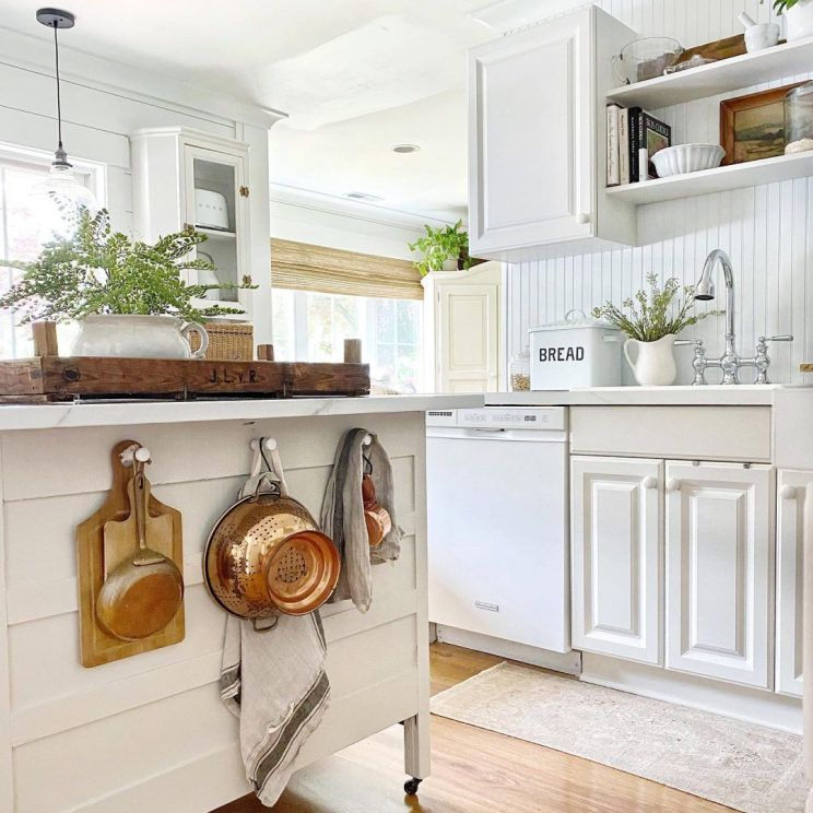 Everyday White SW 6077 | White Paint Colors | Sherwin-Williams Everyday White SW 6077 | White Paint Colors | Sherwin-Williams