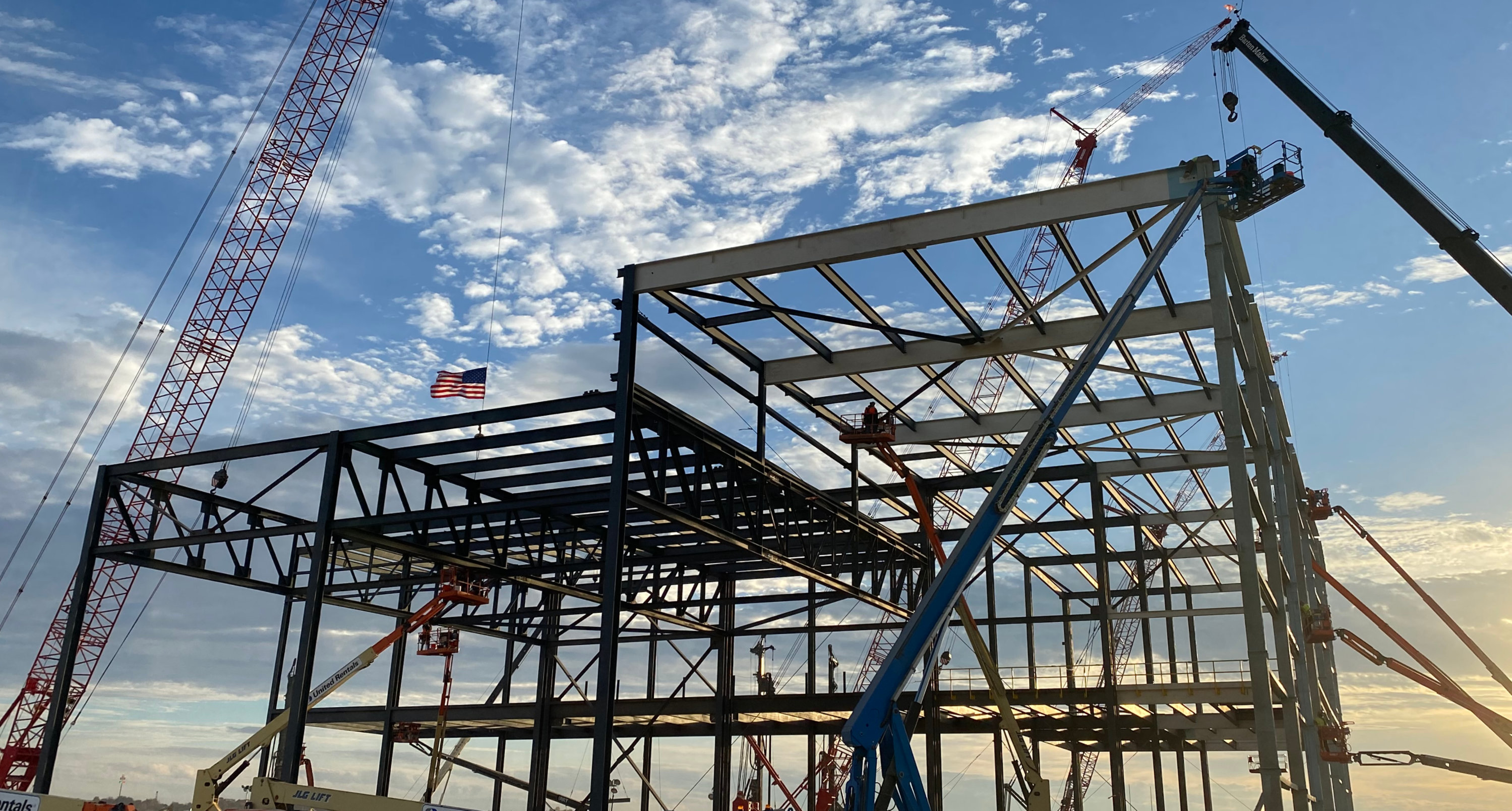 Steel construction of a new facility