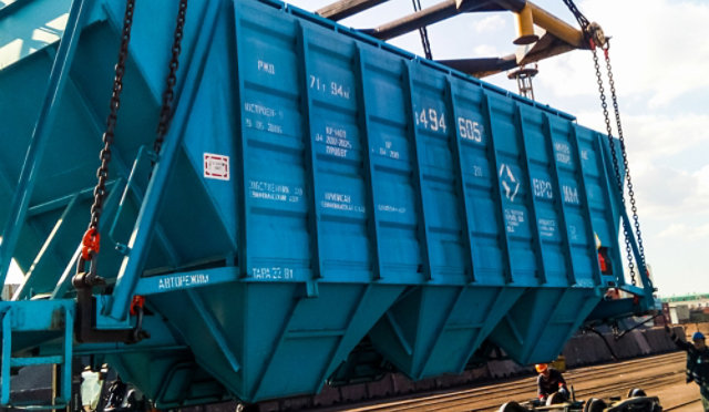 Railcar being oved to track