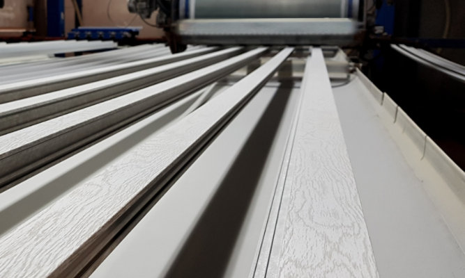 Wood-effect coatings