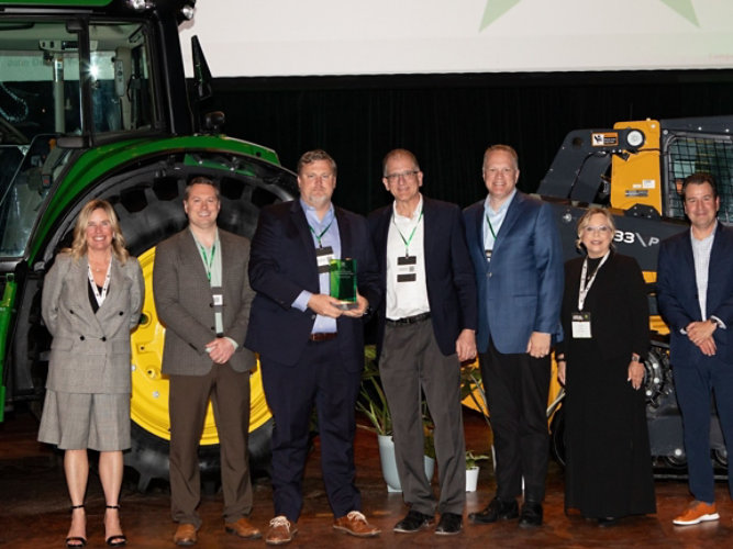 John Deere supplier award ceremony recognizing Sherwin‑Williams for Partner‑Level Supplier status and global manufacturing excellence