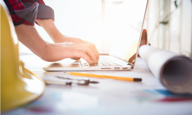 Online-Semianr auf Laptop
