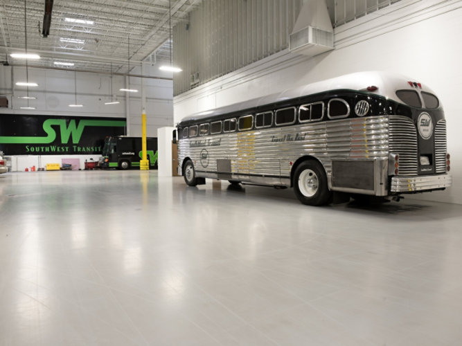 Resuflor Screed TG46 nel garage di SouthWest Transit