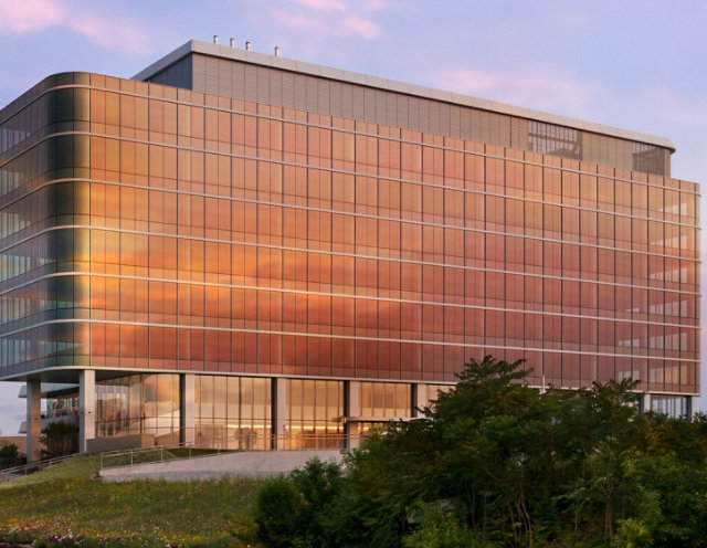 Wide Angle shot of building at 1229 W. Concord Place coated with Sherwin-Williams Extrusion coatings in Chicago, Illinois.