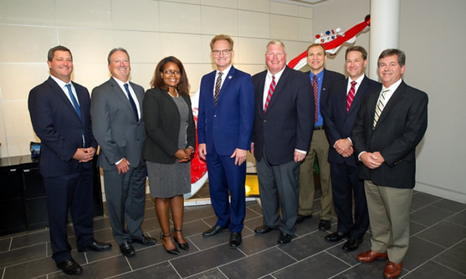 A group photo at the Sherwin-Williams R&D lab in Warrensville, Ohio.