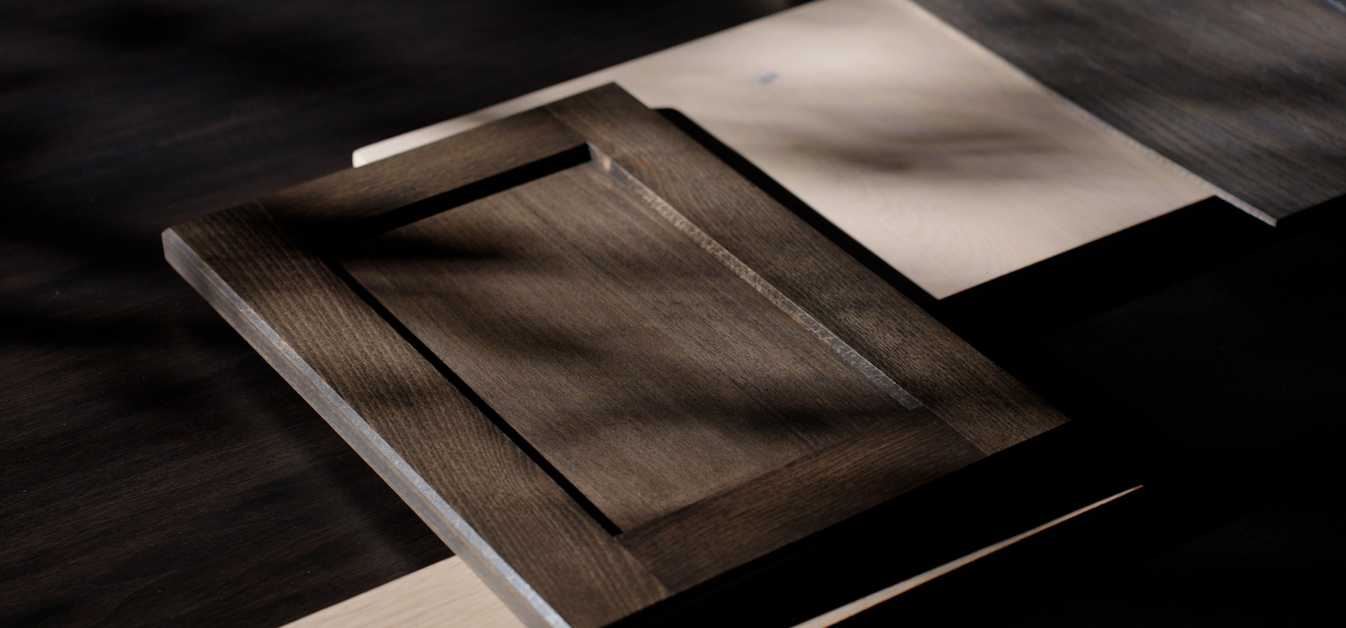 Wood grain finishes